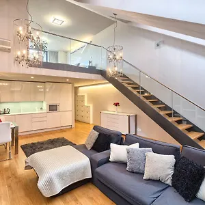 https://empirent-apartments.praguehotelsweb.com